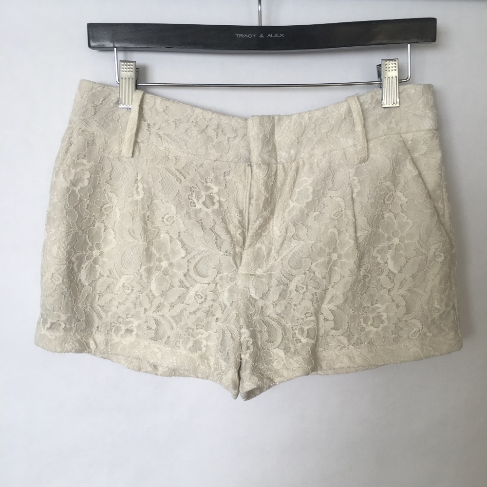 White lace Dress Shorts - Picture 2 of 4